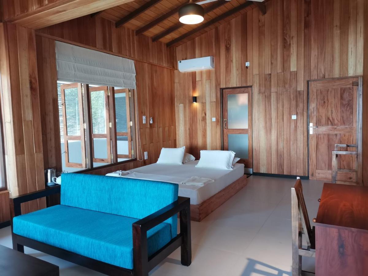 Mountain Wave Hotel And Surfshop Хиккадува Экстерьер фото