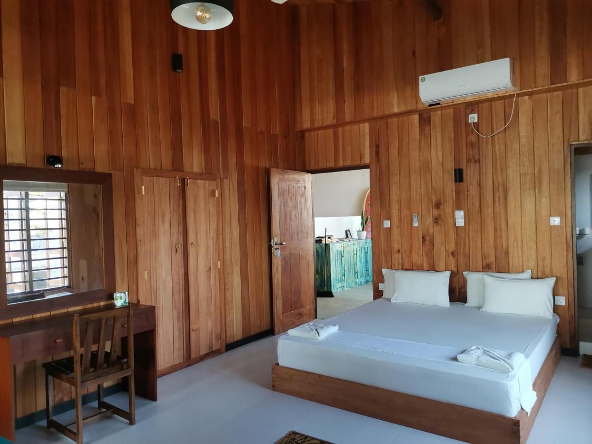 Mountain Wave Hotel And Surfshop Хиккадува Экстерьер фото