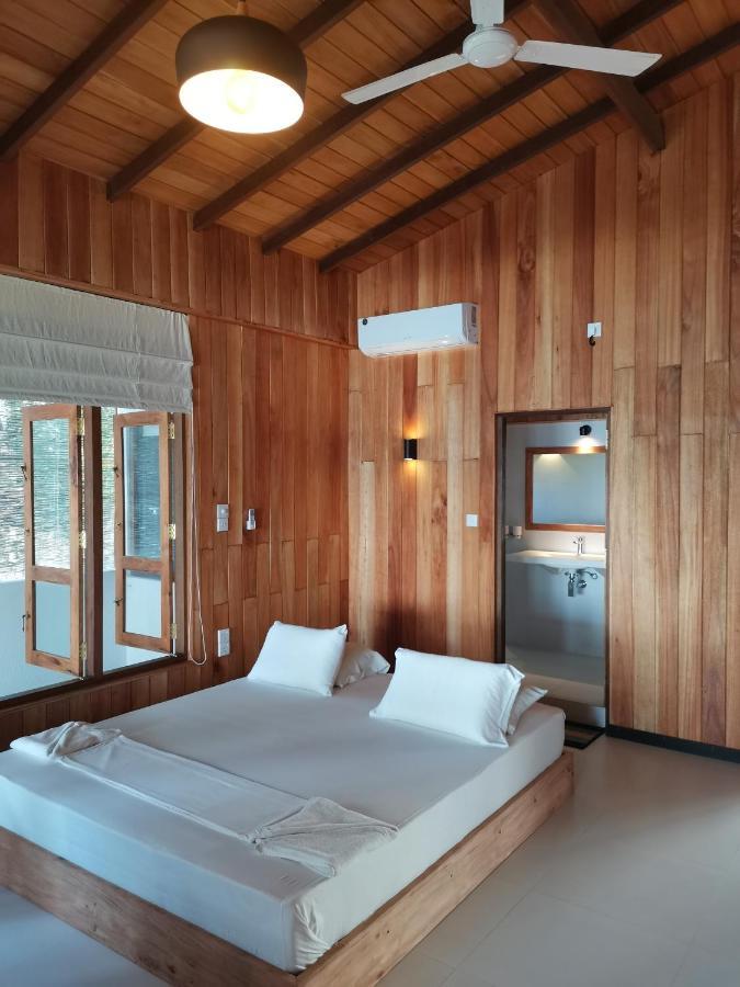 Mountain Wave Hotel And Surfshop Хиккадува Экстерьер фото