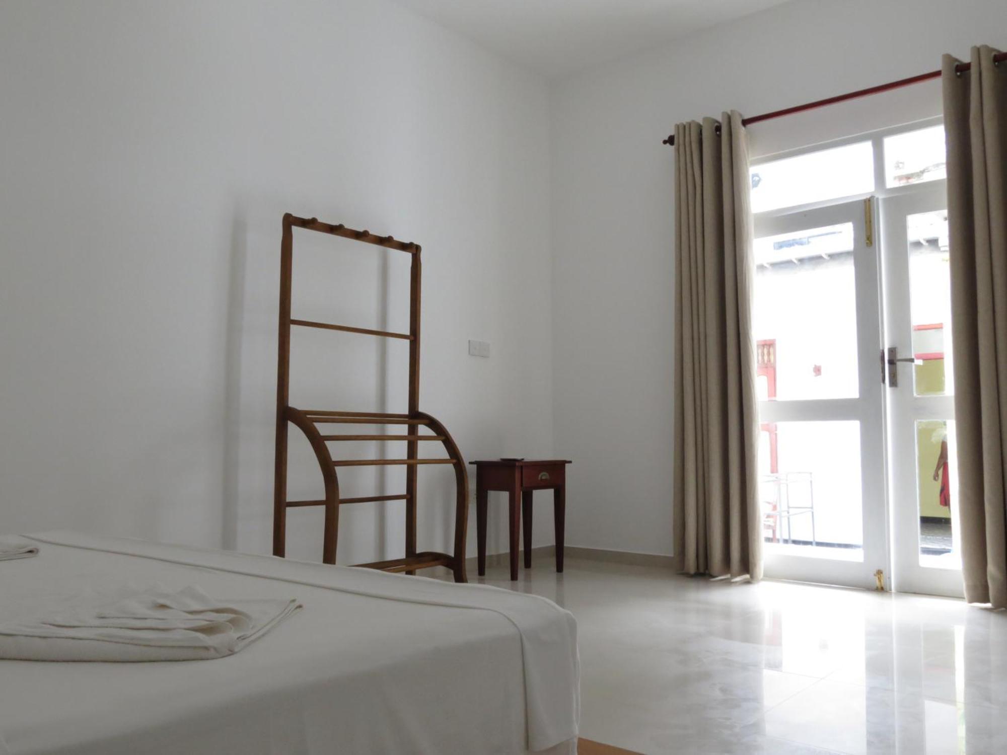 Mountain Wave Hotel And Surfshop Хиккадува Номер фото