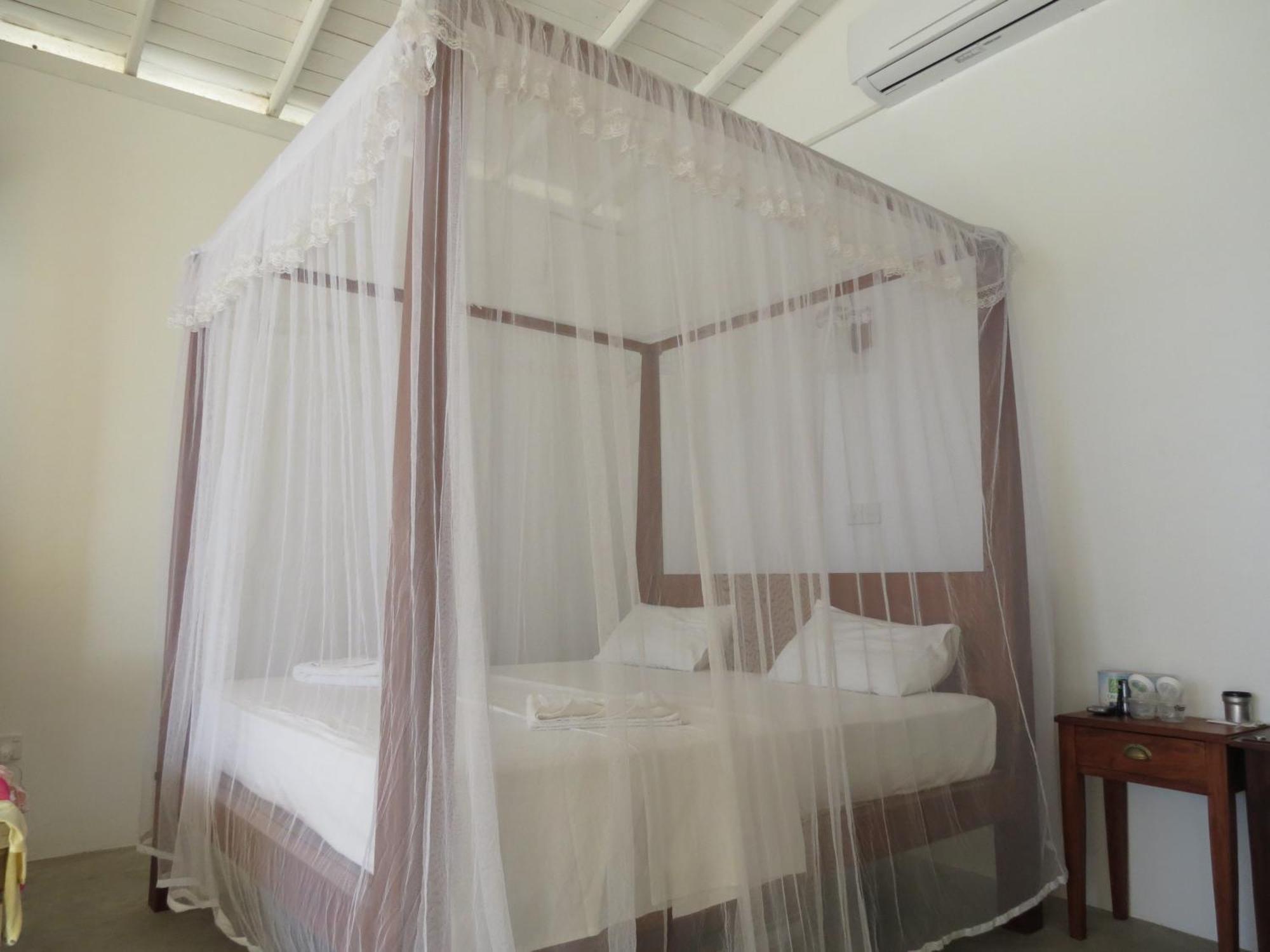 Mountain Wave Hotel And Surfshop Хиккадува Номер фото