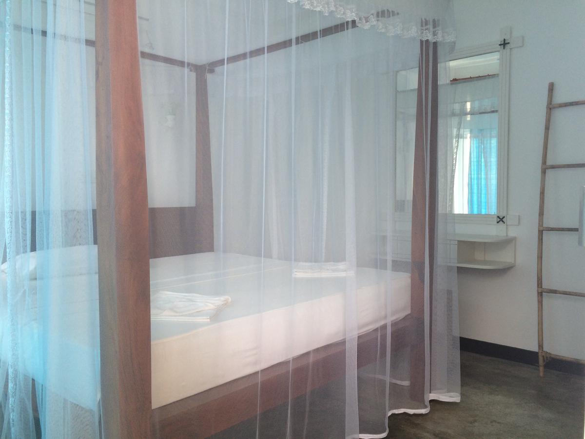 Mountain Wave Hotel And Surfshop Хиккадува Экстерьер фото