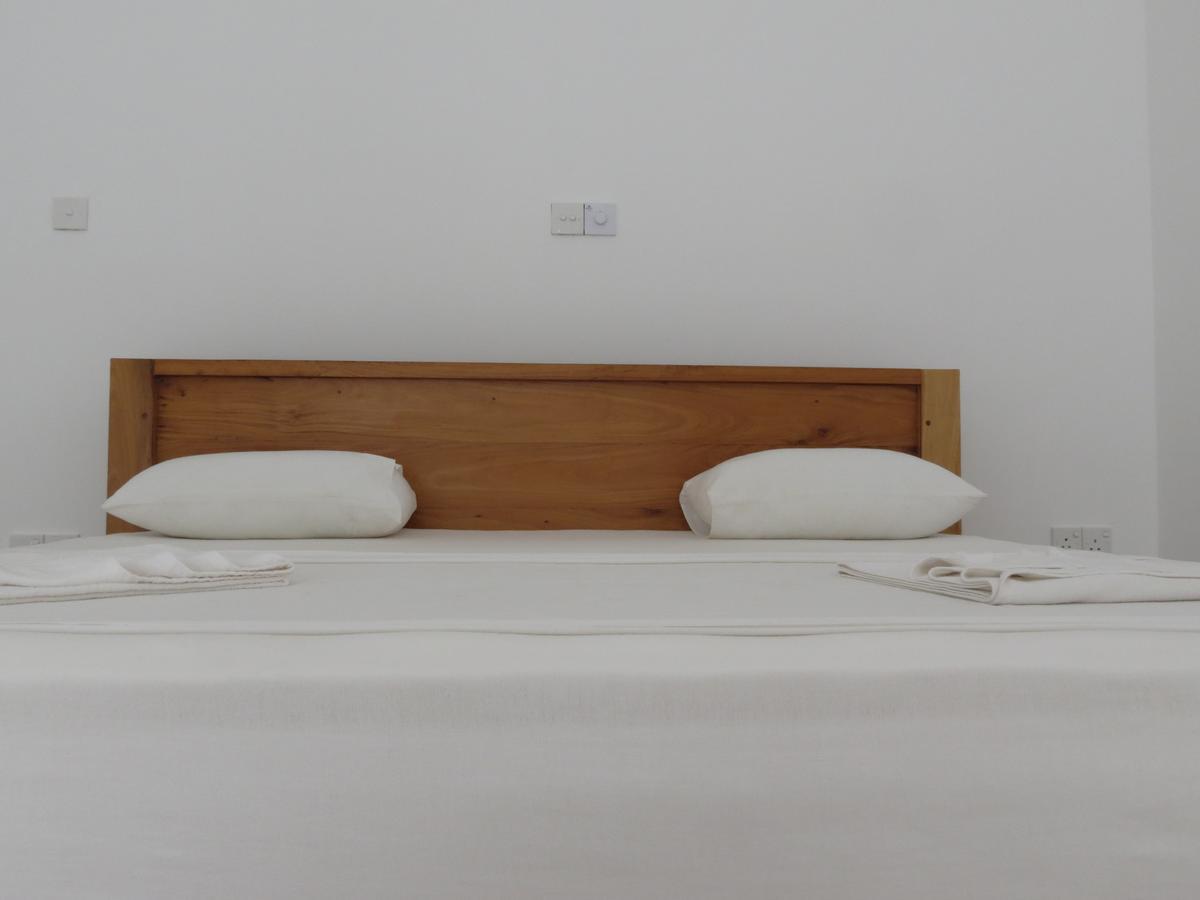Mountain Wave Hotel And Surfshop Хиккадува Экстерьер фото