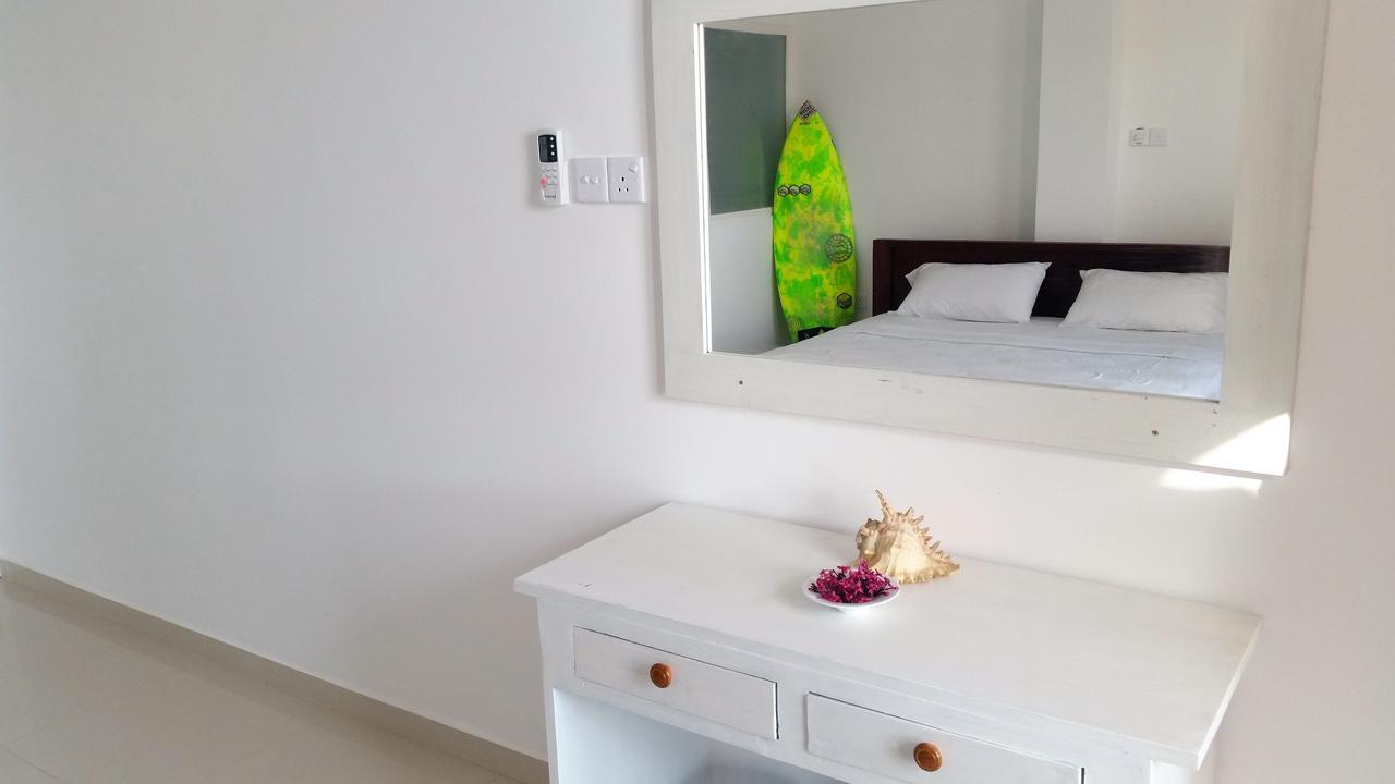 Mountain Wave Hotel And Surfshop Хиккадува Экстерьер фото